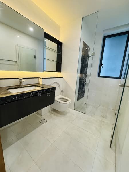 Marina One Residences, 21 Marina Way, 2 Bedrooms, 980 sqft, Condominium For Rent, by Angel Luo, 500210860 - Common Bathroom - PropertyGuru.com.sg