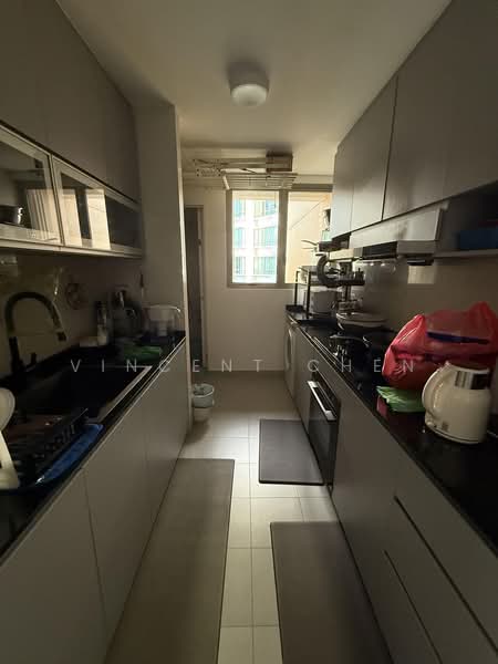 Casa Merah, 50 Tanah Merah Kechil Avenue, 4 Bedrooms, 1,378 sqft, Condominium For Rent, by Vincent Chen, 500210875 - Kitchen - PropertyGuru.com.sg