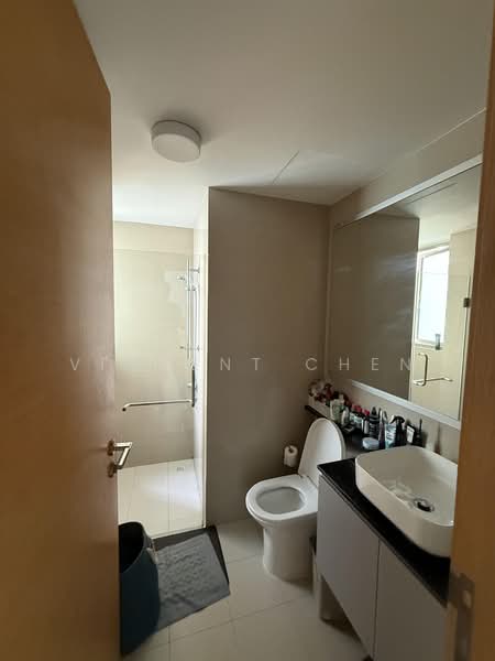 Casa Merah, 50 Tanah Merah Kechil Avenue, 4 Bedrooms, 1,378 sqft, Condominium For Rent, by Vincent Chen, 500210875 - Bathroom - PropertyGuru.com.sg