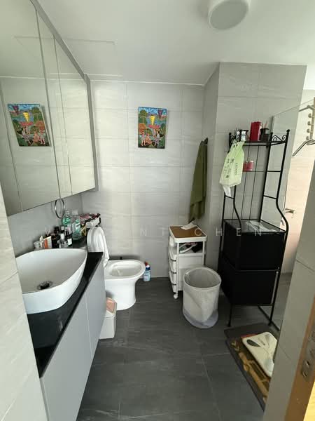 Casa Merah, 50 Tanah Merah Kechil Avenue, 4 Bedrooms, 1,378 sqft, Condominium For Rent, by Vincent Chen, 500210875 - Bathroom - PropertyGuru.com.sg