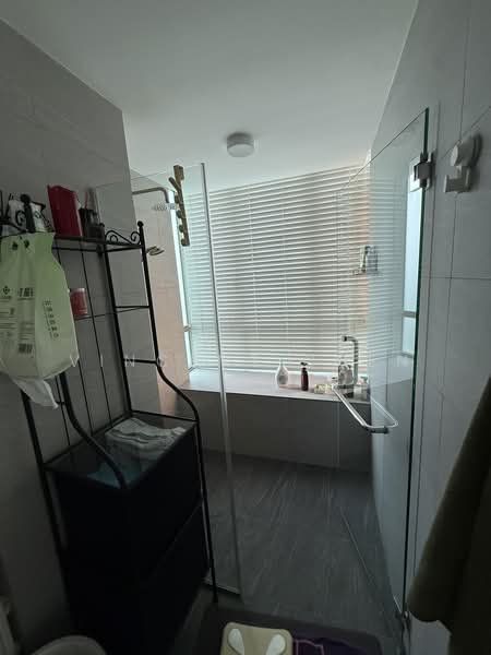 Casa Merah, 50 Tanah Merah Kechil Avenue, 4 Bedrooms, 1,378 sqft, Condominium For Rent, by Vincent Chen, 500210875 - Bathroom - PropertyGuru.com.sg