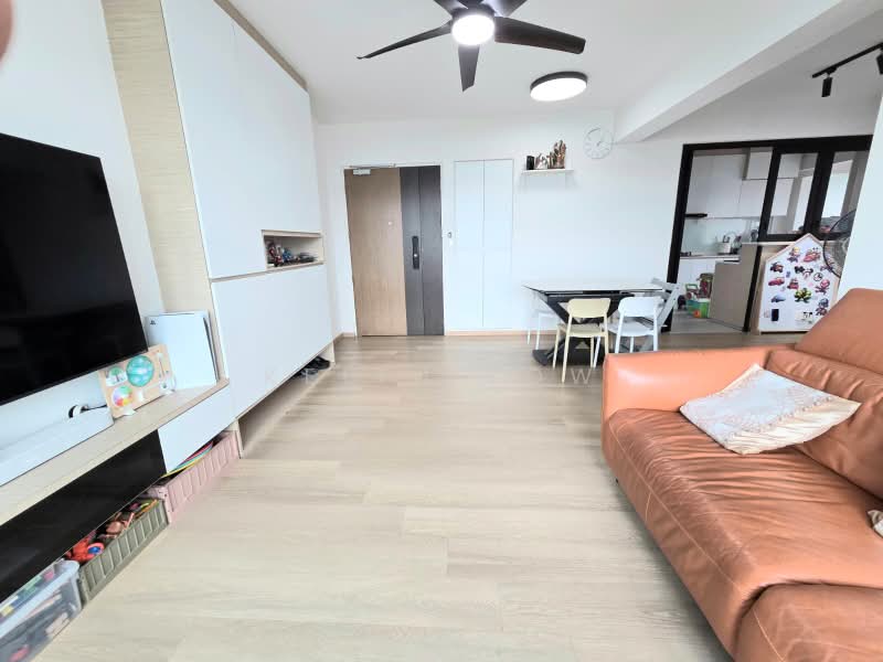 492G Tampines Street 45, 492G Tampines Street 45, 3 Bedrooms, 990 sqft, HDB Flat For Sale, by Keith Low, 500210889 - Living Room - PropertyGuru.com.sg