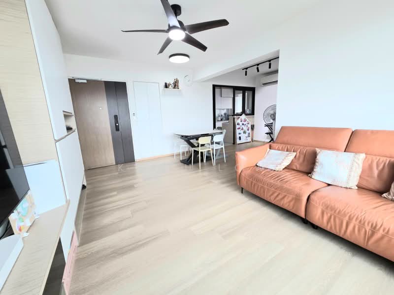 492G Tampines Street 45, 492G Tampines Street 45, 3 Bedrooms, 990 sqft, HDB Flat For Sale, by Keith Low, 500210889 - Living Room - PropertyGuru.com.sg
