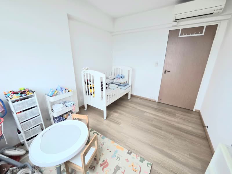 492G Tampines Street 45, 492G Tampines Street 45, 3 Bedrooms, 990 sqft, HDB Flat For Sale, by Keith Low, 500210889 - Bedroom - PropertyGuru.com.sg