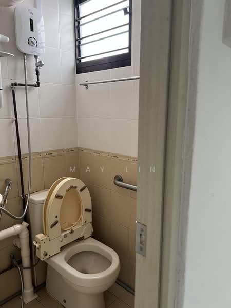 20 Eunos Crescent, 20 Eunos Crescent, 2 Bedrooms, 680 sqft, HDB Flat For Sale, by May Lin, 500210896 - Bathroom - PropertyGuru.com.sg