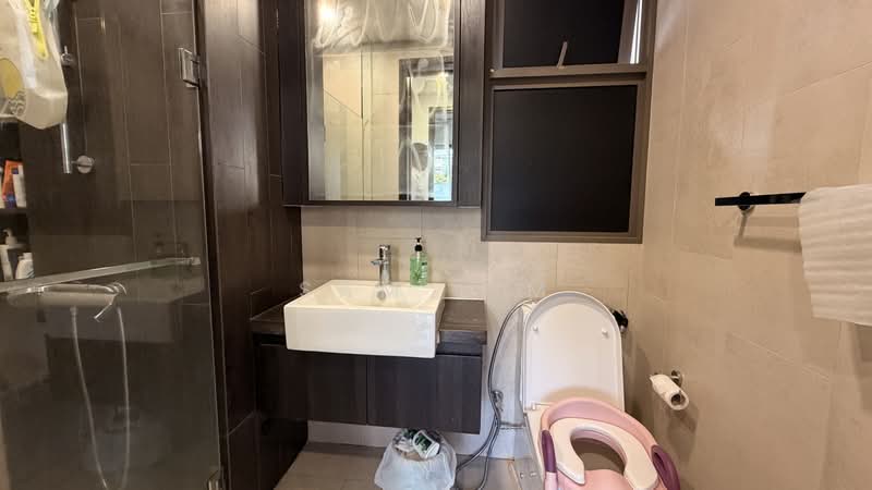 The Inflora, 51 Flora Drive, 2 Bedrooms, 743 sqft, Condominium For Sale, by Sam Lim, 500210906 - Bathroom - PropertyGuru.com.sg
