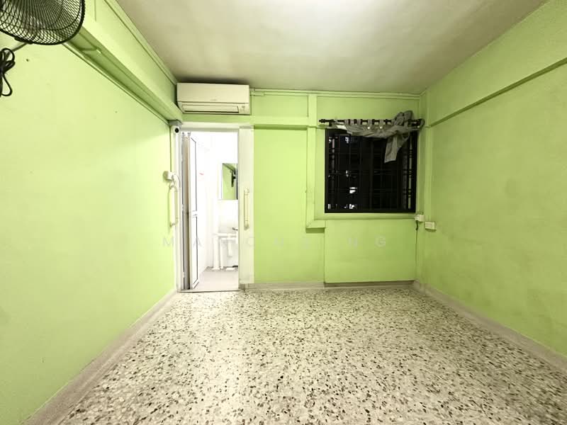 578 Ang Mo Kio Avenue 10, 578 Ang Mo Kio Avenue 10, 2 Bedrooms, 871 sqft, HDB Flat For Sale, by Marcus Ng, 500210921 - Master Bedroom - PropertyGuru.com.sg