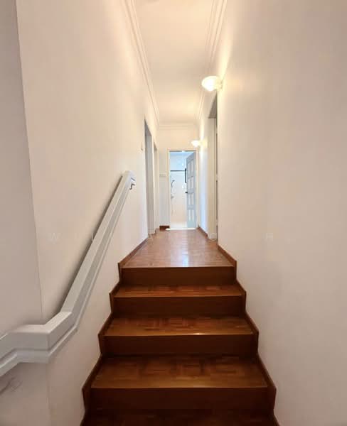 Only $1,6xx PSF D28 Freehold Spacious well maintained Corner Terrace with huge garden, Gerald Drive/Gerald Terrace/Gerald Crescent, 4 Bedrooms, 3,000 sqft, Corner Terrace For Sale, by William C. H., 500210922 - Corridor - PropertyGuru.com.sg