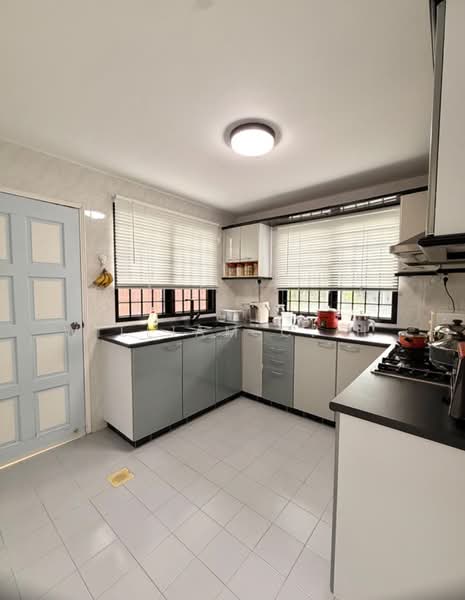 Only $1,6xx PSF D28 Freehold Spacious well maintained Corner Terrace with huge garden, Gerald Drive/Gerald Terrace/Gerald Crescent, 4 Bedrooms, 3,000 sqft, Corner Terrace For Sale, by William C. H., 500210922 - Kitchen - PropertyGuru.com.sg
