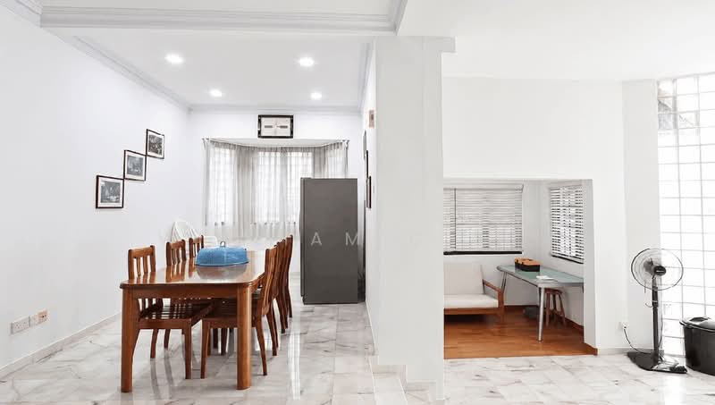 Only $1,6xx PSF D28 Freehold Spacious well maintained Corner Terrace with huge garden, Gerald Drive/Gerald Terrace/Gerald Crescent, 4 Bedrooms, 3,000 sqft, Corner Terrace For Sale, by William C. H., 500210922 - Dining Room - PropertyGuru.com.sg