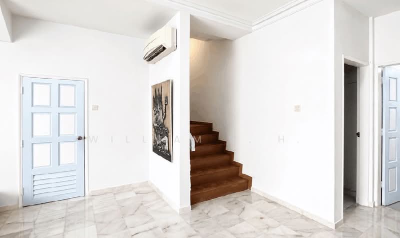 Only $1,6xx PSF D28 Freehold Spacious well maintained Corner Terrace with huge garden, Gerald Drive/Gerald Terrace/Gerald Crescent, 4 Bedrooms, 3,000 sqft, Corner Terrace For Sale, by William C. H., 500210922 - Interior - PropertyGuru.com.sg