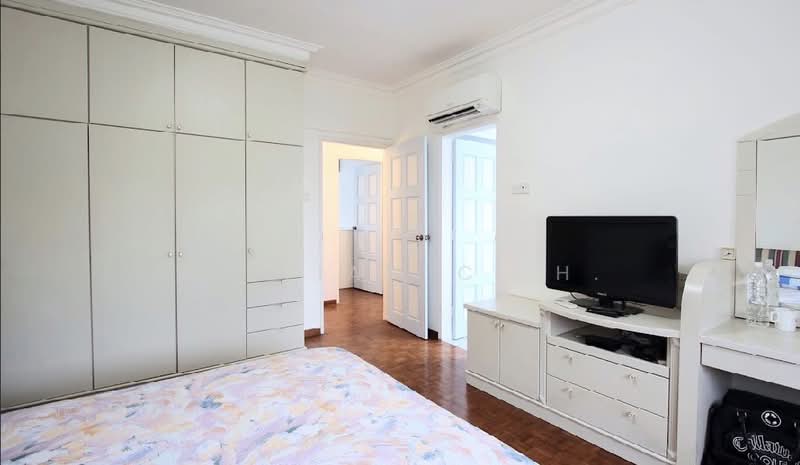 Only $1,6xx PSF D28 Freehold Spacious well maintained Corner Terrace with huge garden, Gerald Drive/Gerald Terrace/Gerald Crescent, 4 Bedrooms, 3,000 sqft, Corner Terrace For Sale, by William C. H., 500210922 - Bedroom - PropertyGuru.com.sg