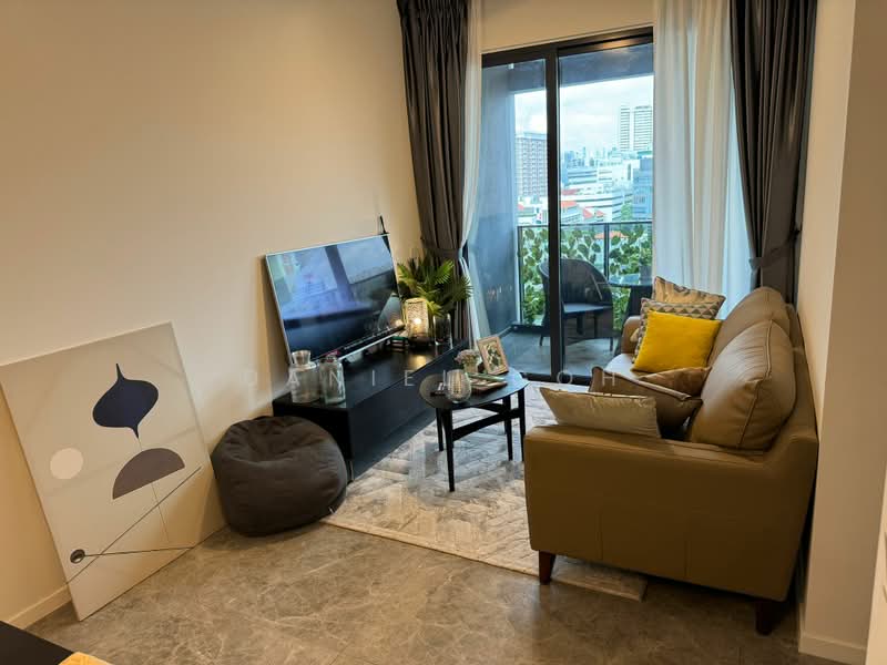 2 bedroom Bugis Mrt for Sales, , 2 Bedrooms, 667 sqft, Condominium For Sale, by Daniel Goh, 500210927 - Living Room - PropertyGuru.com.sg