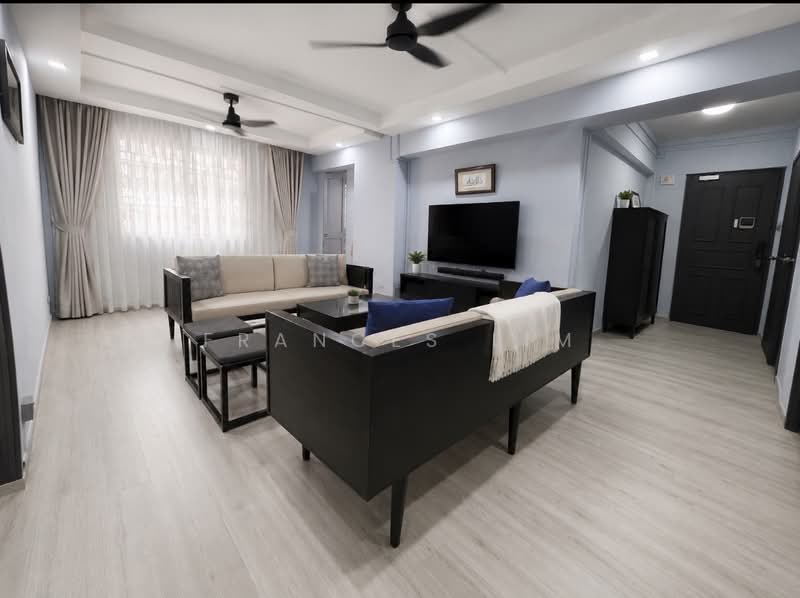 445 Hougang Avenue 8, 445 Hougang Avenue 8, 3 Bedrooms, 1,130 sqft, HDB Flat For Sale, by Frances Lim, 500210935 - Living Room - PropertyGuru.com.sg