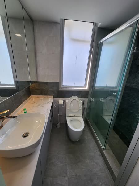 8 @ Mount Sophia, 10A Mount Sophia, 3 Bedrooms, 2,616 sqft, Condominium For Rent, by Joshua Ng Xuan, 500210940 - Bathroom - PropertyGuru.com.sg