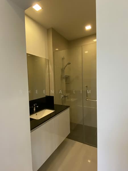 CLACTON ROAD, , 5 Bedrooms, 5,200 sqft, Semi-Detached House For Rent, by Sheena Lim B P, 500210944 - Bathroom - PropertyGuru.com.sg