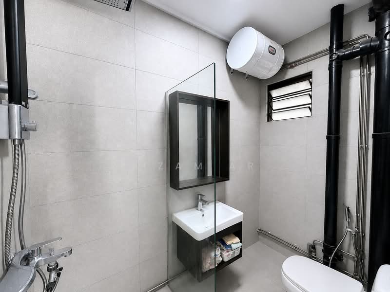 408 Jurong West Street 42, 408 Jurong West Street 42, 4 Bedrooms, 1,496 sqft, HDB Flat For Sale, by Nizam AR, 500210946 - Bathroom - PropertyGuru.com.sg