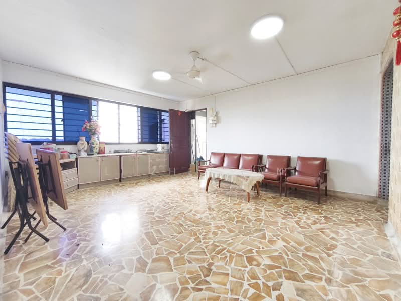 221 Lorong 8 Toa Payoh, 221 Lorong 8 Toa Payoh, 3 Bedrooms, 883 sqft, HDB Flat For Sale, by Li Zhen Tan, 500210959 - Living Room - PropertyGuru.com.sg