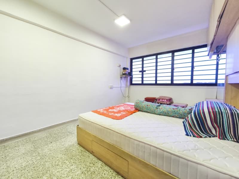 221 Lorong 8 Toa Payoh, 221 Lorong 8 Toa Payoh, 3 Bedrooms, 883 sqft, HDB Flat For Sale, by Li Zhen Tan, 500210959 - Bedroom - PropertyGuru.com.sg