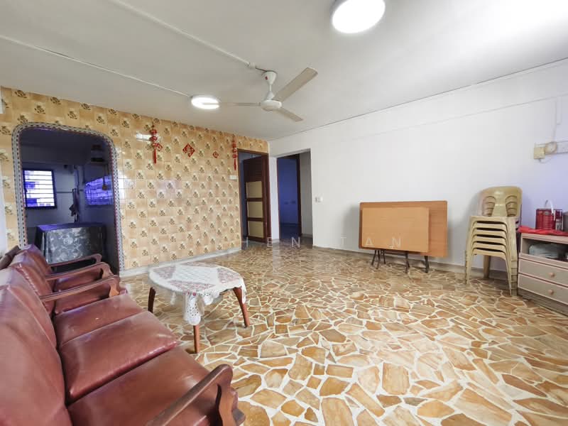 221 Lorong 8 Toa Payoh, 221 Lorong 8 Toa Payoh, 3 Bedrooms, 883 sqft, HDB Flat For Sale, by Li Zhen Tan, 500210959 - Living Room - PropertyGuru.com.sg