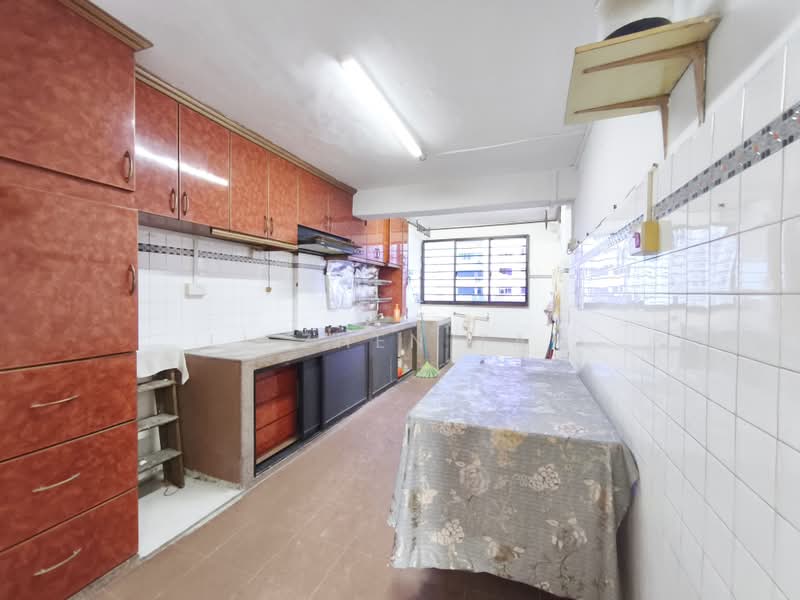 221 Lorong 8 Toa Payoh, 221 Lorong 8 Toa Payoh, 3 Bedrooms, 883 sqft, HDB Flat For Sale, by Li Zhen Tan, 500210959 - Kitchen - PropertyGuru.com.sg