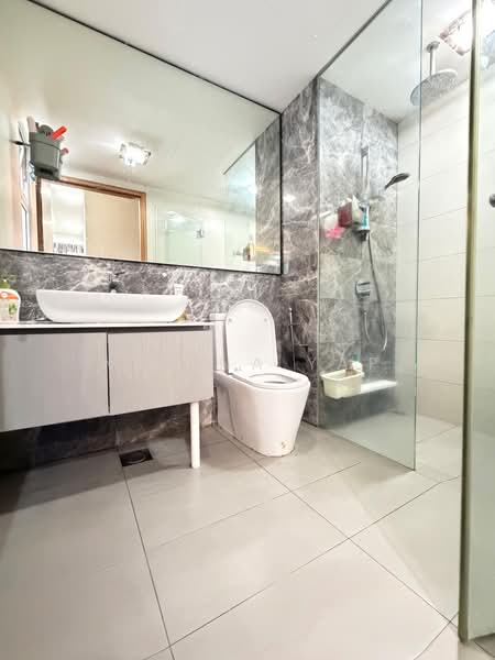 FLO Residence, 1 Punggol Field Walk, 4 Bedrooms, 1,227 sqft, Condominium For Sale, by Melina Yap, 500210984 - Bathroom - PropertyGuru.com.sg