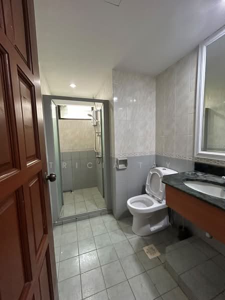 Simsville, 2 Geylang East Avenue 2, Room Rental, 150 sqft, Condominium For Rent, by Tricia Tay, 500210985 - Bathroom - PropertyGuru.com.sg