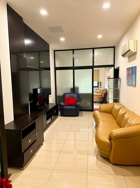 Beautiful Freehold Corner Terrace @ Macpherson, Jalan Anggerek, 10+ Bedrooms, 5,335 sqft, Corner Terrace For Sale, by Alan Ong, 500210996 - Living Room - PropertyGuru.com.sg