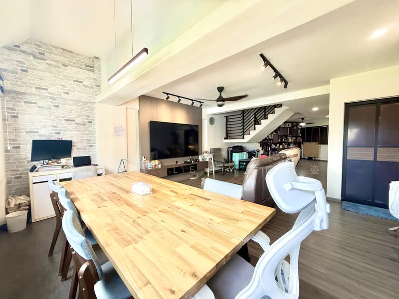 108 Jalan Rajah, 108 Jalan Rajah, 3 Bedrooms, 1,657 sqft, HDB Flat For Sale, by Vienn Leow 廖秀姿, 500211011 - Living Room - PropertyGuru.com.sg