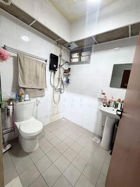 107B Canberra Street, 107B Canberra Street, 2 Bedrooms, 721 sqft, HDB Flat For Sale, by Rusydi Yusoff, 500211032 - Bathroom - PropertyGuru.com.sg