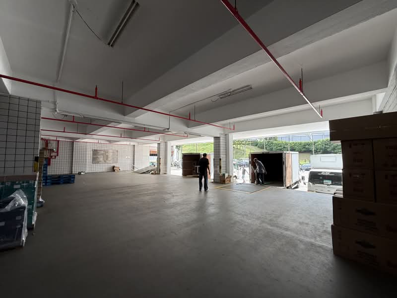 1001 Jalan Bukit Merah, 1001 Jalan Bukit Merah, Alexandra / Commonwealth, 1,830 sqft, Light Industrial (B1) For Rent, by Joe Tham, 500211035 - Loading bay - CommercialGuru.com.sg