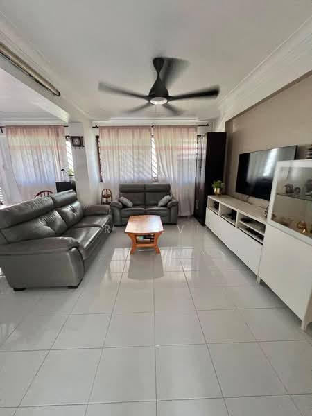 423 Choa Chu Kang Avenue 4, 423 Choa Chu Kang Avenue 4, 3 Bedrooms, 1,112 sqft, HDB Flat For Sale, by R Ravi, 500211046 - Living Room - PropertyGuru.com.sg
