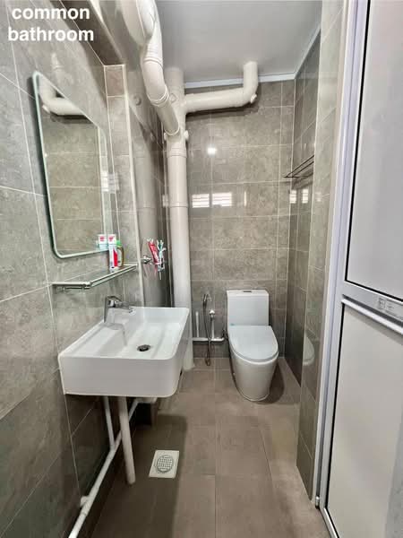 423 Choa Chu Kang Avenue 4, 423 Choa Chu Kang Avenue 4, 3 Bedrooms, 1,112 sqft, HDB Flat For Sale, by R Ravi, 500211046 - Bathroom - PropertyGuru.com.sg