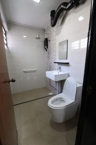 166 Bishan Street 13, 166 Bishan Street 13, 4 Bedrooms, 1,313 sqft, HDB Flat For Sale, by Ivy Tham, 500211054 - Bathroom - PropertyGuru.com.sg