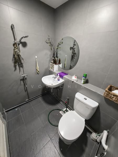 CT Hub 2, 114 Lavender Street, 1,066 sqft, Light Industrial (B1) For Sale, by Vod Chia, 500211061 - Bathroom - CommercialGuru.com.sg