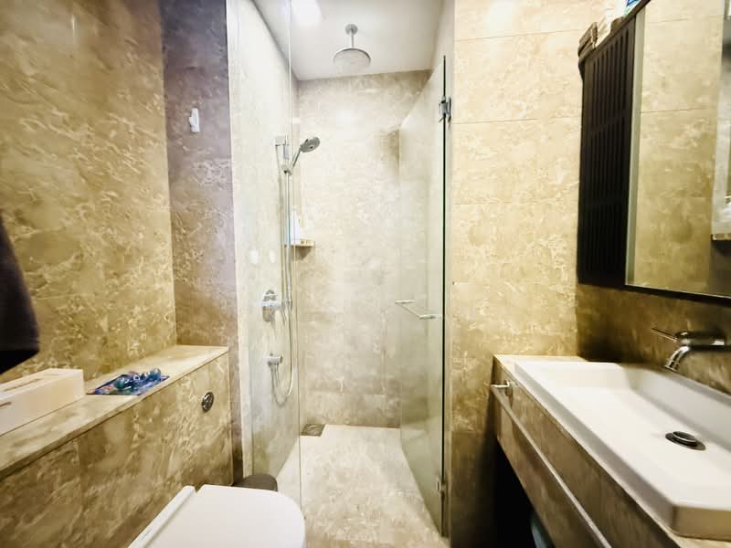 Helios Residences, 15 Cairnhill Circle, 4 Bedrooms, 2,002 sqft, Condominium For Sale, by Eric Goh, 500211063 - Bathroom - PropertyGuru.com.sg