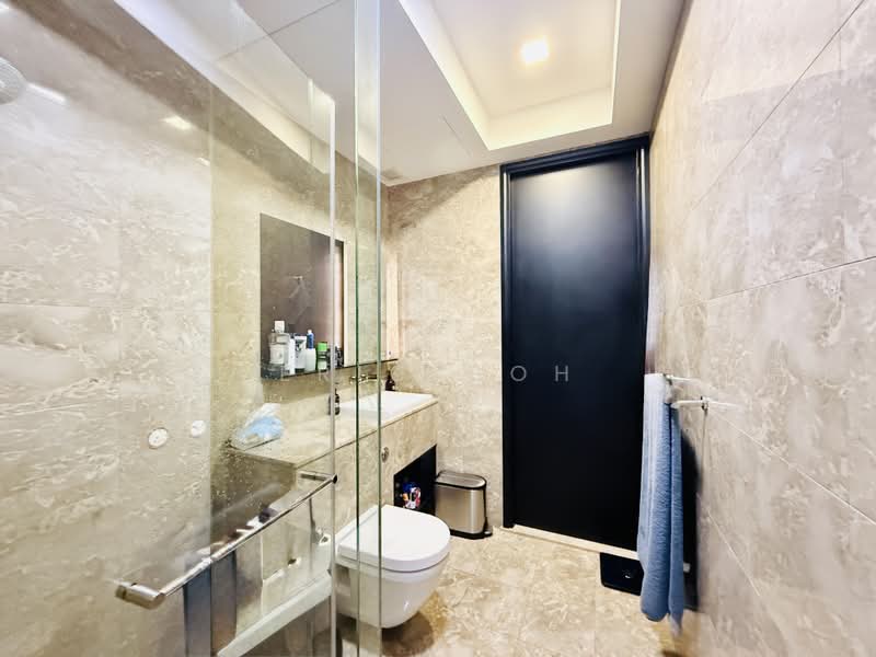 Helios Residences, 15 Cairnhill Circle, 4 Bedrooms, 2,002 sqft, Condominium For Sale, by Eric Goh, 500211063 - Bathroom - PropertyGuru.com.sg