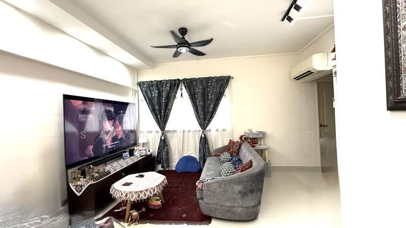 575 Woodlands Glen, 575 Woodlands Drive 16, 3 Bedrooms, 893 sqft, HDB Flat For Sale, by Saadiah Ahmad, 500211084 - Living Room - PropertyGuru.com.sg
