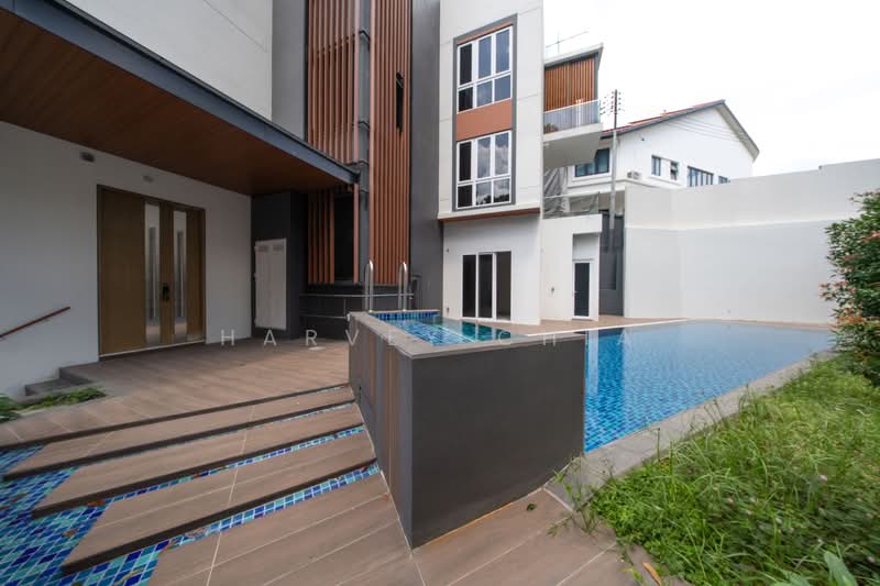 Rare Freehold Detached in D19, , 6 Bedrooms, 11,400 sqft, Detached House For Sale, by Harvey Chia, 500211105 - PropertyGuru.com.sg