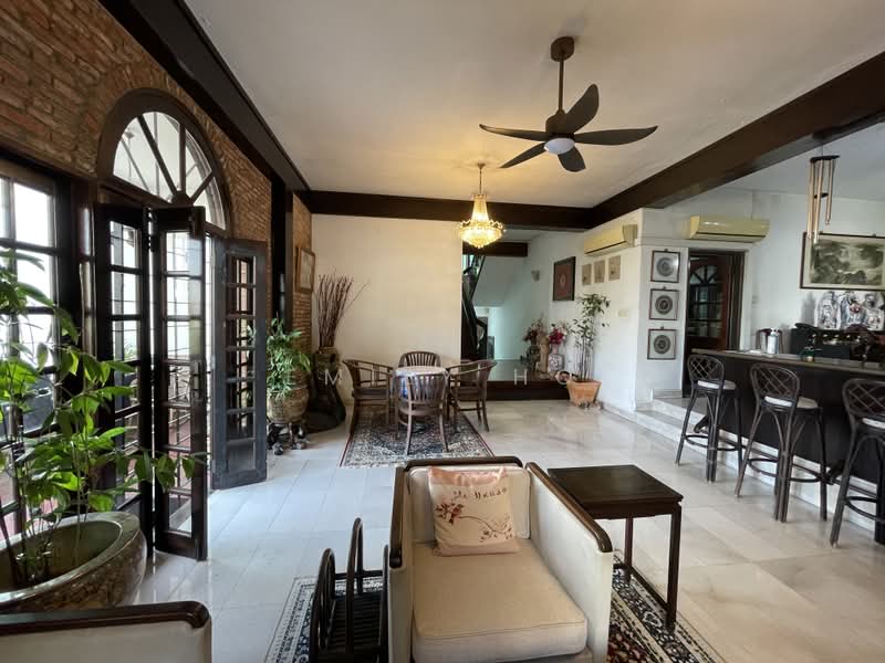 RARE!! ELEVATED LUSH GREENERY FACING!, Bukit Timah Vicinity, 6 Bedrooms, 5,000 sqft, Bungalow House For Sale, by Emily Ho, 500211126 - Living Room - PropertyGuru.com.sg