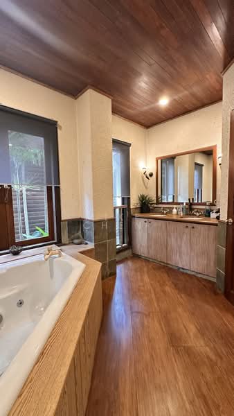 Seletar Hill Estate, , 8 Bedrooms, 7,712 sqft, Detached House For Sale, by Mike Chen, 500211138 - Bathroom - PropertyGuru.com.sg