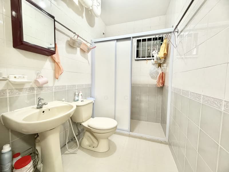 356C Admiralty Drive, 356C Admiralty Drive, 4 Bedrooms, 1,184 sqft, HDB Flat For Sale, by Young Chng, 500211146 - Bathroom - PropertyGuru.com.sg