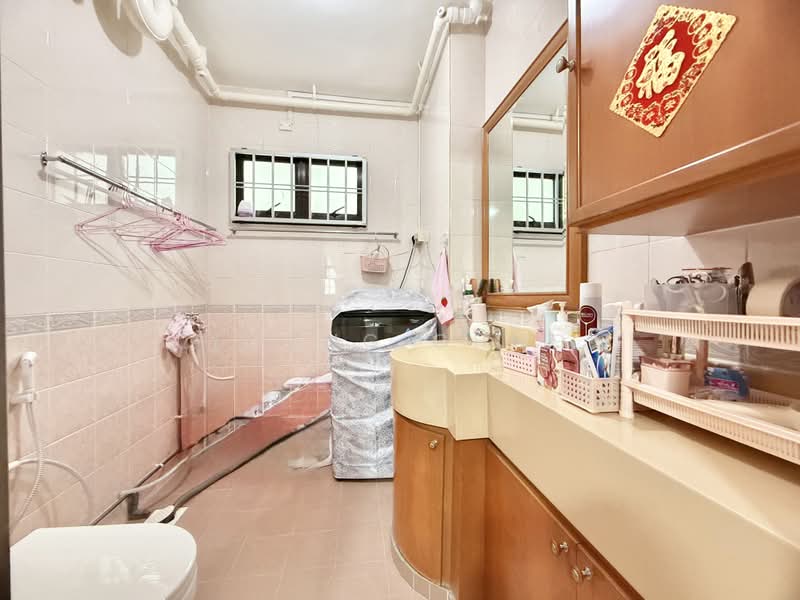 356C Admiralty Drive, 356C Admiralty Drive, 4 Bedrooms, 1,184 sqft, HDB Flat For Sale, by Young Chng, 500211146 - Bathroom - PropertyGuru.com.sg