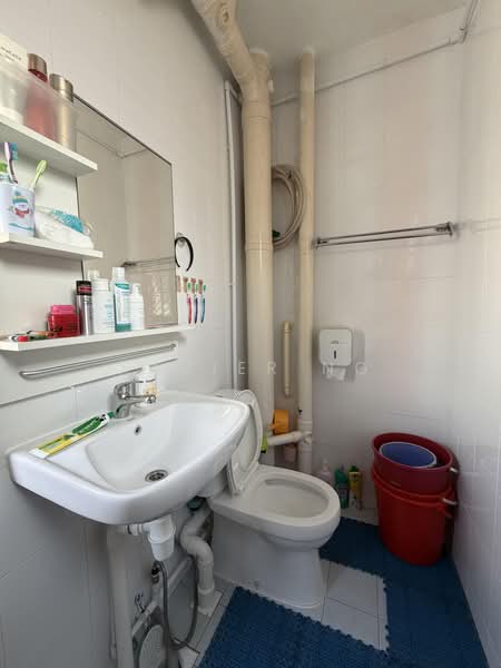 474 Jurong West Street 41, 474 Jurong West Street 41, Room Rental, 180 sqft, HDB Flat For Rent, by Xavier Ng, 500211189 - Bathroom - PropertyGuru.com.sg