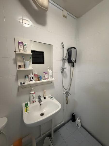474 Jurong West Street 41, 474 Jurong West Street 41, Boon Lay / Jurong / Tuas, Room Rental, 250 sqft, HDB Flat For Rent, by Xavier Ng, 500211189 - Bathroom - PropertyGuru.com.sg