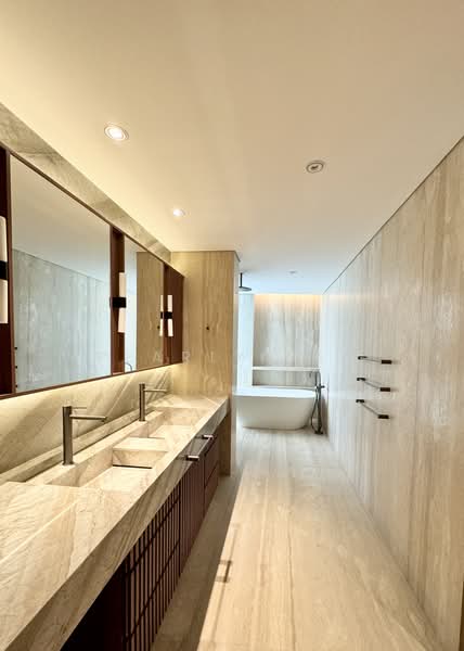 Fort Road Meyer Road, , 10+ Bedrooms, 11,000 sqft, Detached House For Sale, by Pearly Tan, 500211191 - Bathroom - PropertyGuru.com.sg