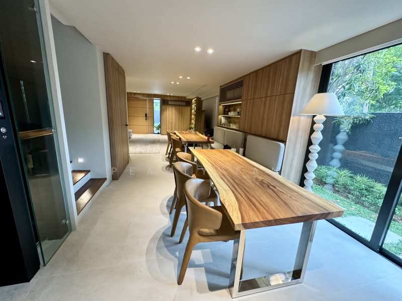 Fort Road Meyer Road, , 10+ Bedrooms, 11,000 sqft, Detached House For Sale, by Pearly Tan, 500211191 - Dining Room - PropertyGuru.com.sg