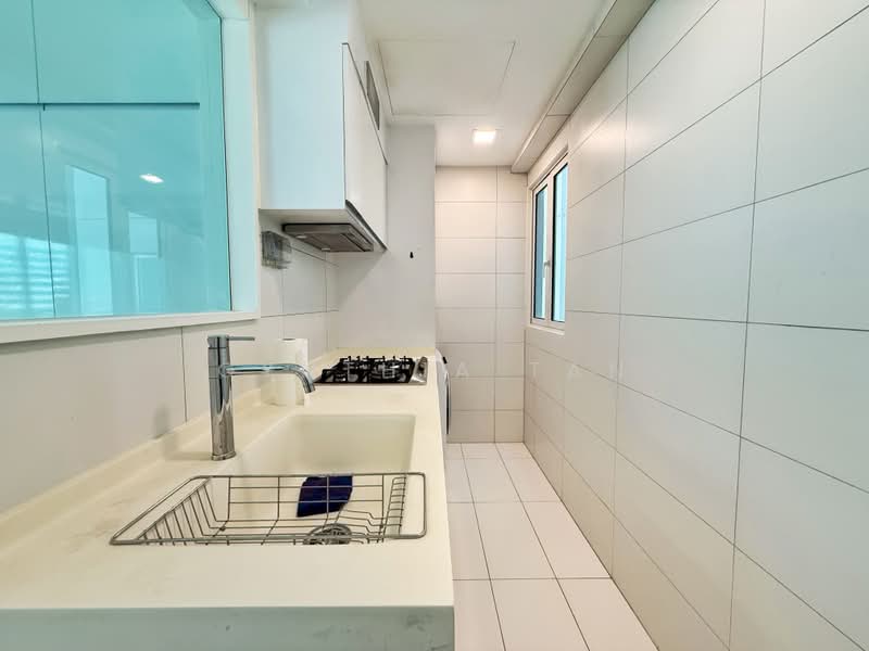 Suites at Orchard, 38 Handy Road, 3 Bedrooms, 1,572 sqft, Condominium For Sale, by Cynthia Tan, 500211200 - Kitchen - PropertyGuru.com.sg