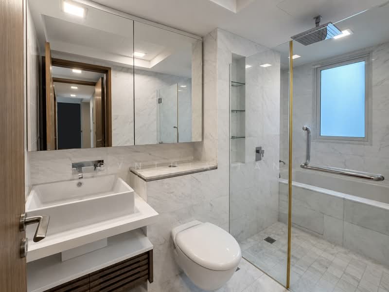 Suites at Orchard, 38 Handy Road, 3 Bedrooms, 1,572 sqft, Condominium For Sale, by Cynthia Tan, 500211200 - Master Bathroom - PropertyGuru.com.sg
