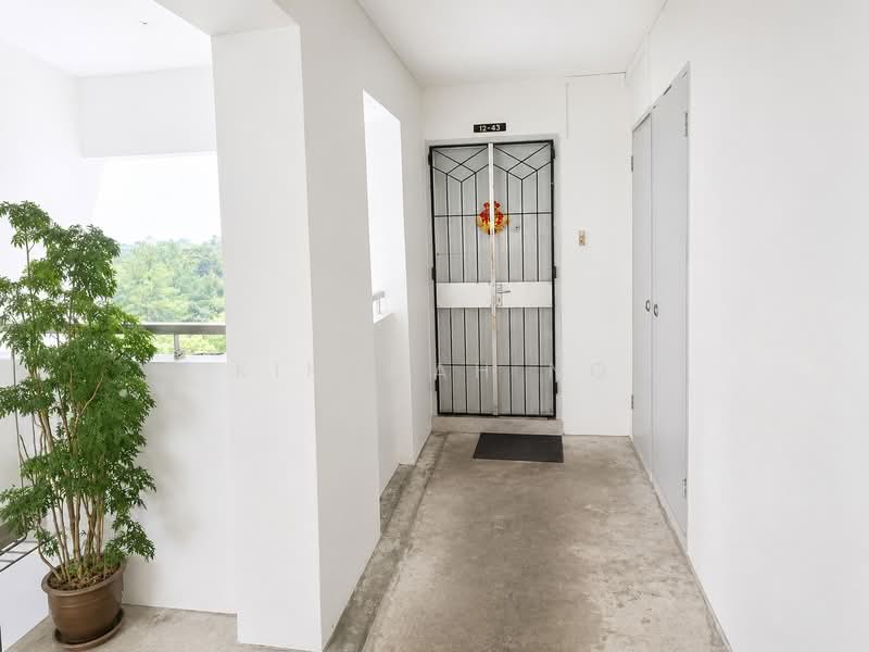 603 Choa Chu Kang Street 62, 603 Choa Chu Kang Street 62, 3 Bedrooms, 1,604 sqft, HDB Flat For Sale, by Kim Wah Ng, 500211222 - Corridor - PropertyGuru.com.sg